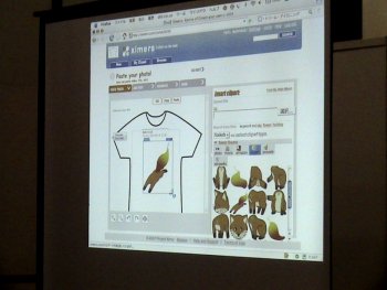 （写真：C-シャツデザイン用のツールの画面　撮影：fumiさん）